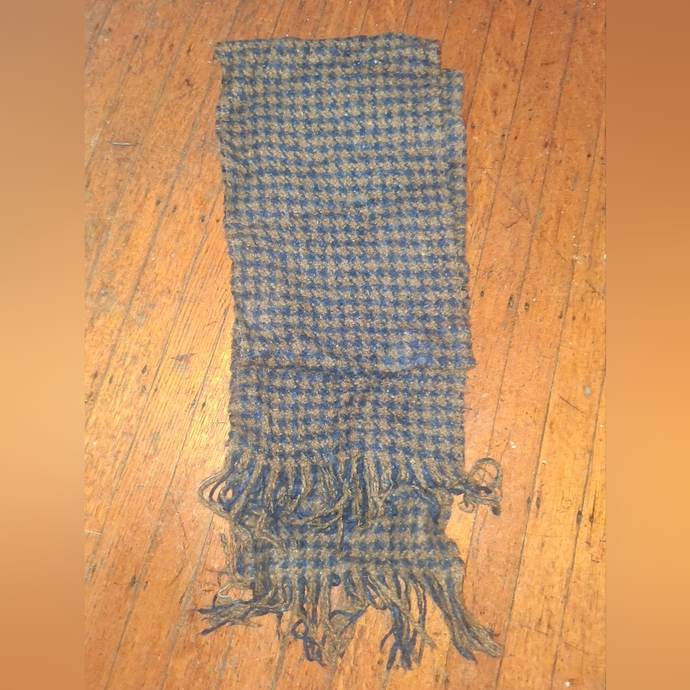 Lovely JONHSTONS of ELGIN long Luxury Scarf